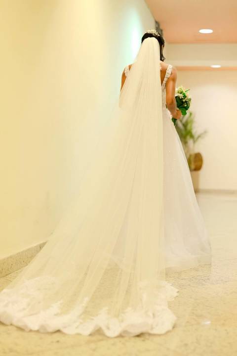 As melhores ideias e inspirações criativas de fotos de casamento registradas por fotógrafos profissionais de eventos da empresa Criativus Foto e Vídeo fotos do making of da noiva no Salão de Beleza Alpha Noivas'