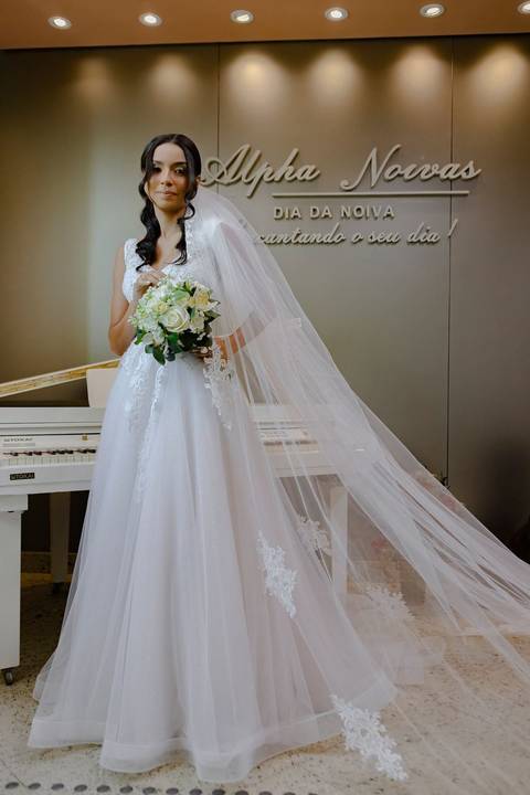 As melhores ideias e inspirações criativas de fotos de casamento registradas por fotógrafos profissionais de eventos da empresa Criativus Foto e Vídeo fotos do making of da noiva no Salão de Beleza Alpha Noivas'