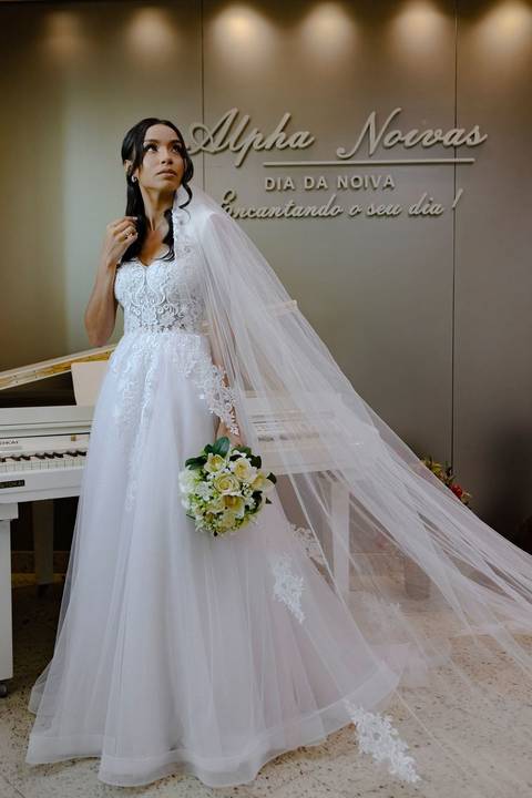 As melhores ideias e inspirações criativas de fotos de casamento registradas por fotógrafos profissionais de eventos da empresa Criativus Foto e Vídeo fotos do making of da noiva no Salão de Beleza Alpha Noivas'