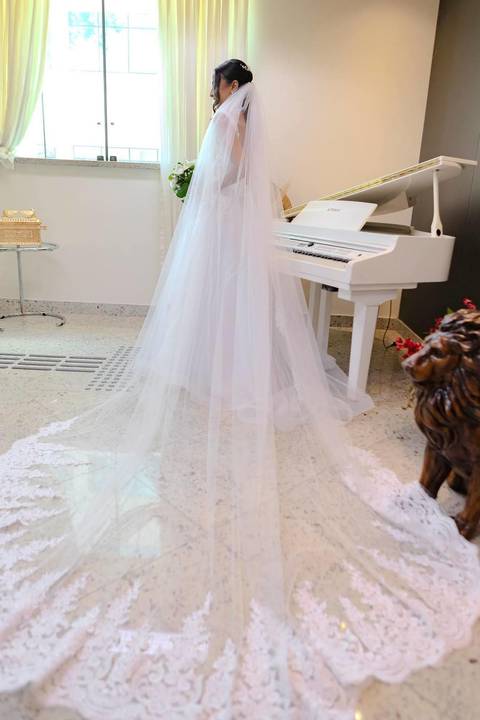 As melhores ideias e inspirações criativas de fotos de casamento registradas por fotógrafos profissionais de eventos da empresa Criativus Foto e Vídeo fotos do making of da noiva no Salão de Beleza Alpha Noivas'