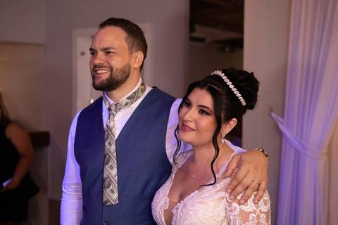 As melhores ideias e inspirações criativas de fotos de casamento registradas por fotógrafos profissionais de eventos da empresa Criativus Foto e Vídeo. Fotos dos noivos espaço Buffet Splash'