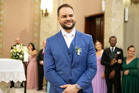 As melhores ideias e inspirações criativas de fotos de casamento registradas por fotógrafos profissionais de eventos da empresa Criativus Foto e Vídeo. Fotos de casamento na Igreja Área Pastoral Regina Mundi, momento da cerimônia.'