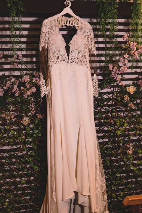 As melhores ideias e inspirações criativas de fotos de casamento registradas por fotógrafos profissionais de eventos da empresa Criativus Foto e Vídeo. Fotos do Making of da noiva no Salão Car Wash'