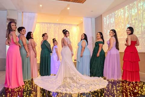 As melhores ideias e inspirações criativas de fotos de casamento registradas por fotógrafos profissionais de eventos da empresa Criativus Foto e Vídeo. Fotos protocolares no espaço Buffet Splash'