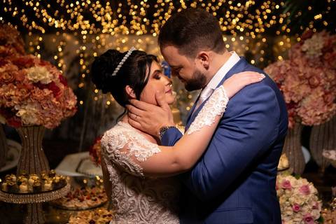 As melhores ideias e inspirações criativas de fotos de casamento registradas por fotógrafos profissionais de eventos da empresa Criativus Foto e Vídeo. Fotos protocolares dos noivos espaço Buffet Splash'