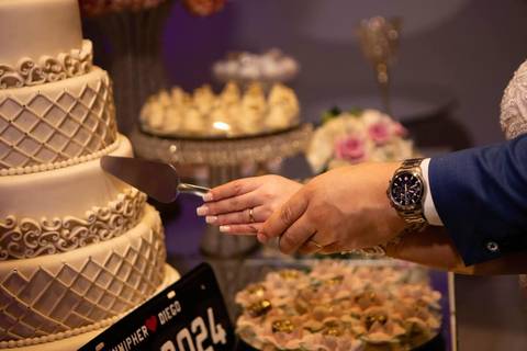 As melhores ideias e inspirações criativas de fotos de casamento registradas por fotógrafos profissionais de eventos da empresa Criativus Foto e Vídeo. Fotos protocolares dos noivos espaço Buffet Splash'