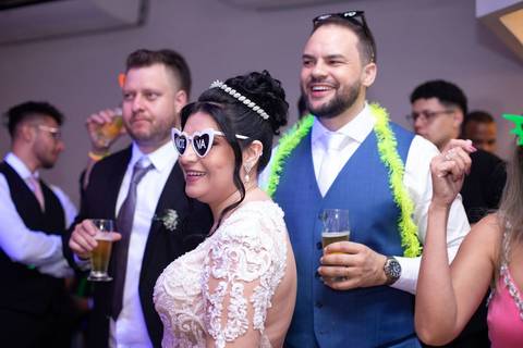 As melhores ideias e inspirações criativas de fotos de casamento registradas por fotógrafos profissionais de eventos da empresa Criativus Foto e Vídeo. Fotos dos noivos espaço Buffet Splash'