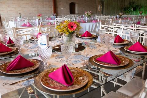 As melhores ideias e inspirações criativas de fotos de casamento registradas por fotógrafos profissionais de eventos da empresa Criativus Foto e Vídeo no Espaço Ana's Buffet: Fotos da decoração'