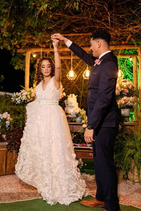 As melhores ideias e inspirações criativas de fotos de casamento registradas por fotógrafos profissionais de eventos da empresa Criativus Foto e Vídeo no Espaço Ana's Buffet: Fotos protocolares apenas os noivos'