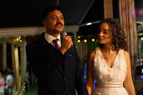 As melhores ideias e inspirações criativas de fotos de casamento registradas por fotógrafos profissionais de eventos da empresa Criativus Foto e Vídeo no Espaço Ana's Buffet: Fotos dos noivos na festa'