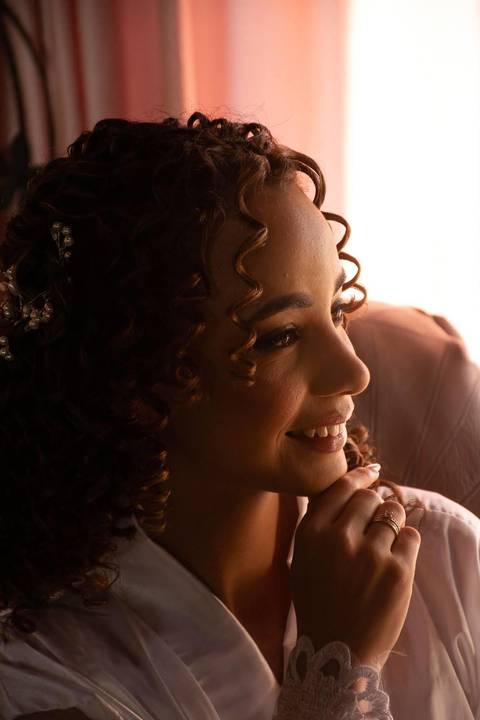 As melhores ideias e inspirações criativas de fotos de casamento registradas por fotógrafos profissionais de eventos da empresa Criativus Foto e Vídeo no Espaço Ana's Buffet: Fotos do making of da noiva'