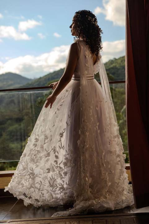 As melhores ideias e inspirações criativas de fotos de casamento registradas por fotógrafos profissionais de eventos da empresa Criativus Foto e Vídeo no Espaço Ana's Buffet: Fotos do making of da noiva'