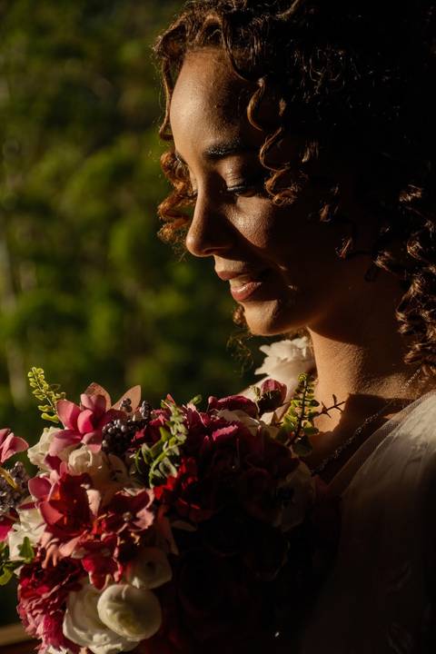 As melhores ideias e inspirações criativas de fotos de casamento registradas por fotógrafos profissionais de eventos da empresa Criativus Foto e Vídeo no Espaço Ana's Buffet: Fotos do making of da noiva'