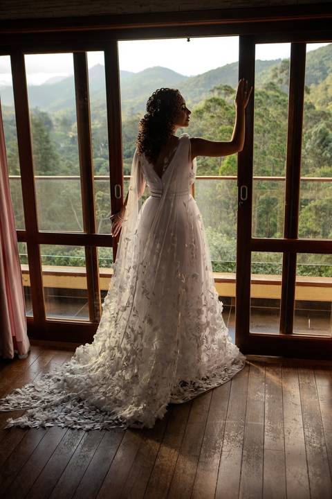 As melhores ideias e inspirações criativas de fotos de casamento registradas por fotógrafos profissionais de eventos da empresa Criativus Foto e Vídeo no Espaço Ana's Buffet: Fotos do making of da noiva'