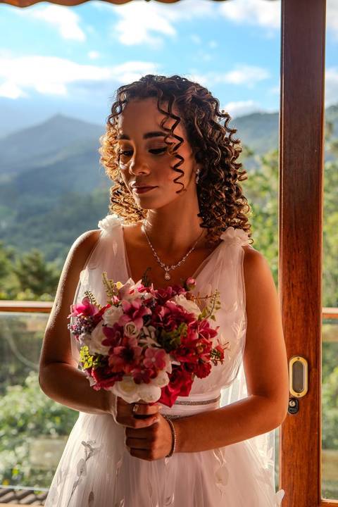 As melhores ideias e inspirações criativas de fotos de casamento registradas por fotógrafos profissionais de eventos da empresa Criativus Foto e Vídeo no Espaço Ana's Buffet: Fotos do making of da noiva'