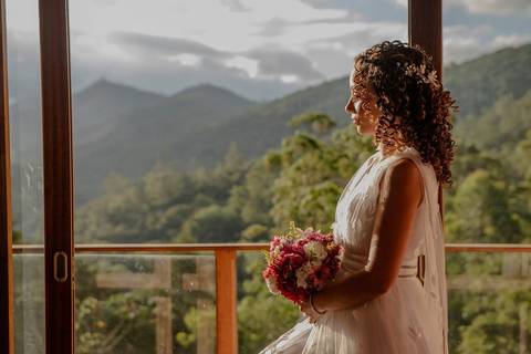 As melhores ideias e inspirações criativas de fotos de casamento registradas por fotógrafos profissionais de eventos da empresa Criativus Foto e Vídeo no Espaço Ana's Buffet: Fotos do making of da noiva'