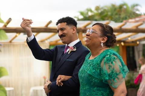 As melhores ideias e inspirações criativas de fotos de casamento registradas por fotógrafos profissionais de eventos da empresa Criativus Foto e Vídeo no Espaço Ana's Buffet: Fotos do momento da cerimônia'