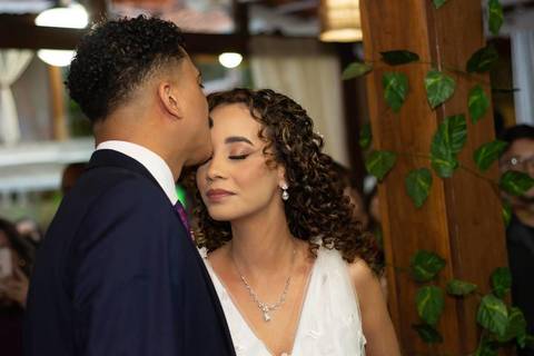 As melhores ideias e inspirações criativas de fotos de casamento registradas por fotógrafos profissionais de eventos da empresa Criativus Foto e Vídeo no Espaço Ana's Buffet: Fotos do momento da cerimônia'