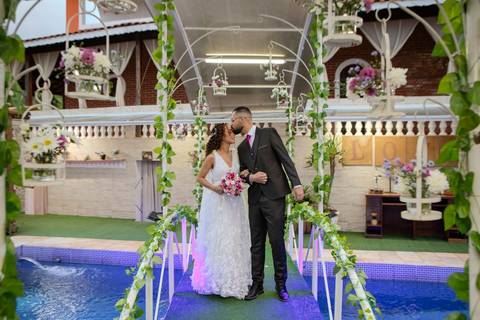 As melhores ideias e inspirações criativas de fotos de casamento registradas por fotógrafos profissionais de eventos da empresa Criativus Foto e Vídeo no Espaço Ana's Buffet: Fotos do momento da cerimônia'