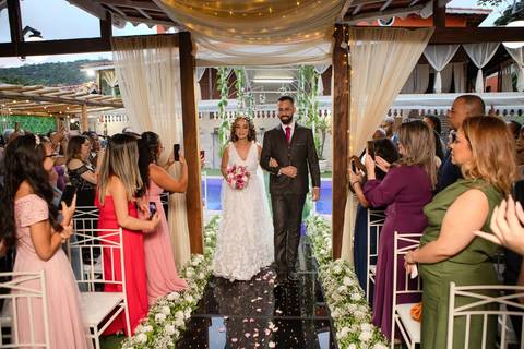 As melhores ideias e inspirações criativas de fotos de casamento registradas por fotógrafos profissionais de eventos da empresa Criativus Foto e Vídeo no Espaço Ana's Buffet: Fotos do momento da cerimônia'