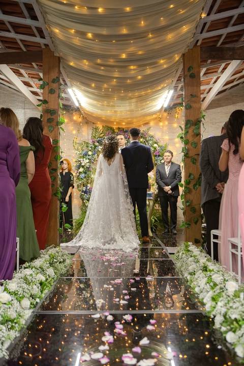 As melhores ideias e inspirações criativas de fotos de casamento registradas por fotógrafos profissionais de eventos da empresa Criativus Foto e Vídeo no Espaço Ana's Buffet: Fotos do momento da cerimônia'