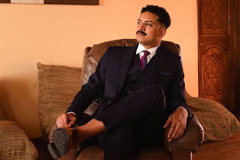 As melhores ideias e inspirações criativas de fotos de casamento registradas por fotógrafos profissionais de eventos da empresa Criativus Foto e Vídeo no Espaço Ana's Buffet: Fotos do making of do noivo'