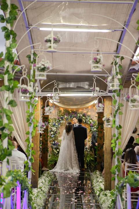 As melhores ideias e inspirações criativas de fotos de casamento registradas por fotógrafos profissionais de eventos da empresa Criativus Foto e Vídeo no Espaço Ana's Buffet: Fotos do momento da cerimônia'