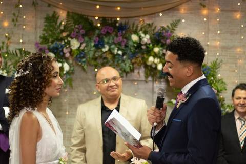 As melhores ideias e inspirações criativas de fotos de casamento registradas por fotógrafos profissionais de eventos da empresa Criativus Foto e Vídeo no Espaço Ana's Buffet: Fotos do momento da cerimônia'