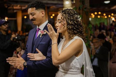 As melhores ideias e inspirações criativas de fotos de casamento registradas por fotógrafos profissionais de eventos da empresa Criativus Foto e Vídeo no Espaço Ana's Buffet: Fotos do momento da cerimônia'