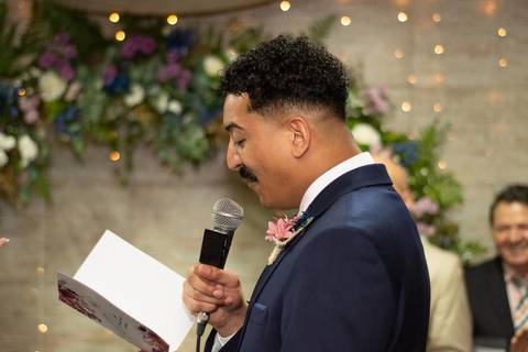 As melhores ideias e inspirações criativas de fotos de casamento registradas por fotógrafos profissionais de eventos da empresa Criativus Foto e Vídeo no Espaço Ana's Buffet: Fotos do momento da cerimônia'