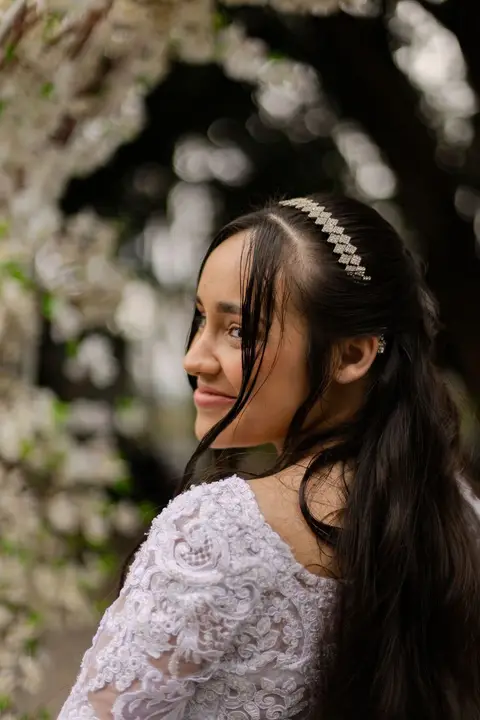 As melhores ideias e inspirações criativas de fotos de casamento registradas por fotógrafos profissionais de eventos da empresa Criativus Foto e Vídeo no Espaço Lindo Sítio & Eventos: Fotos da noiva'