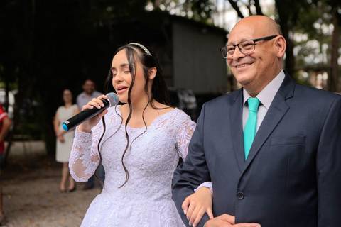 As melhores ideias e inspirações criativas de fotos de casamento registradas por fotógrafos profissionais de eventos da empresa Criativus Foto e Vídeo no Espaço Lindo Sítio & Eventos: Fotos do momento da cerimônia'