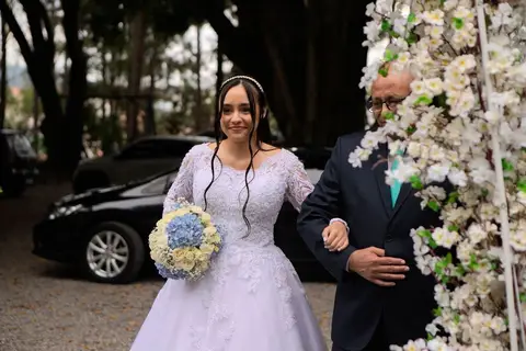 As melhores ideias e inspirações criativas de fotos de casamento registradas por fotógrafos profissionais de eventos da empresa Criativus Foto e Vídeo no Espaço Lindo Sítio & Eventos: Fotos do momento da cerimônia'