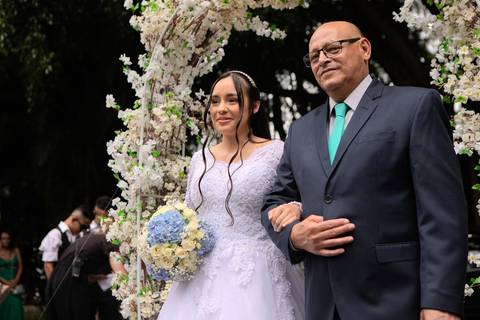 As melhores ideias e inspirações criativas de fotos de casamento registradas por fotógrafos profissionais de eventos da empresa Criativus Foto e Vídeo no Espaço Lindo Sítio & Eventos: Fotos do momento da cerimônia'