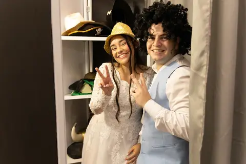 As melhores ideias e inspirações criativas de fotos de casamento registradas por fotógrafos profissionais de eventos da empresa Criativus Foto e Vídeo no Espaço Lindo Sítio & Eventos: Fotos na festa recepção'