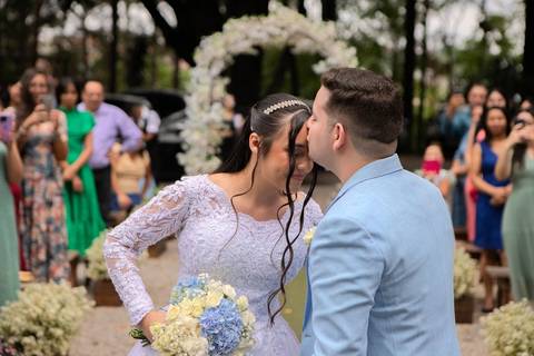 As melhores ideias e inspirações criativas de fotos de casamento registradas por fotógrafos profissionais de eventos da empresa Criativus Foto e Vídeo no Espaço Lindo Sítio & Eventos: Fotos do momento da cerimônia'