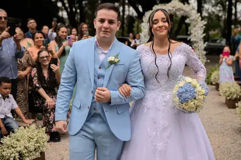 As melhores ideias e inspirações criativas de fotos de casamento registradas por fotógrafos profissionais de eventos da empresa Criativus Foto e Vídeo no Espaço Lindo Sítio & Eventos: Fotos do momento da cerimônia'