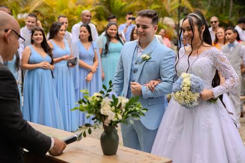 As melhores ideias e inspirações criativas de fotos de casamento registradas por fotógrafos profissionais de eventos da empresa Criativus Foto e Vídeo no Espaço Lindo Sítio & Eventos: Fotos do momento da cerimônia'