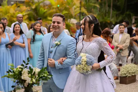 As melhores ideias e inspirações criativas de fotos de casamento registradas por fotógrafos profissionais de eventos da empresa Criativus Foto e Vídeo no Espaço Lindo Sítio & Eventos: Fotos do momento da cerimônia'