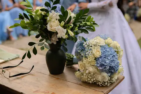 As melhores ideias e inspirações criativas de fotos de casamento registradas por fotógrafos profissionais de eventos da empresa Criativus Foto e Vídeo no Espaço Lindo Sítio & Eventos: Fotos do momento da cerimônia'