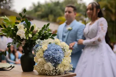 As melhores ideias e inspirações criativas de fotos de casamento registradas por fotógrafos profissionais de eventos da empresa Criativus Foto e Vídeo no Espaço Lindo Sítio & Eventos: Fotos do momento da cerimônia'