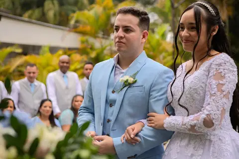 As melhores ideias e inspirações criativas de fotos de casamento registradas por fotógrafos profissionais de eventos da empresa Criativus Foto e Vídeo no Espaço Lindo Sítio & Eventos: Fotos do momento da cerimônia'