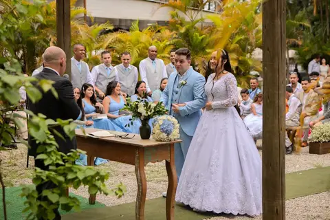 As melhores ideias e inspirações criativas de fotos de casamento registradas por fotógrafos profissionais de eventos da empresa Criativus Foto e Vídeo no Espaço Lindo Sítio & Eventos: Fotos do momento da cerimônia'