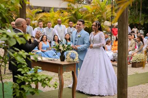 As melhores ideias e inspirações criativas de fotos de casamento registradas por fotógrafos profissionais de eventos da empresa Criativus Foto e Vídeo no Espaço Lindo Sítio & Eventos: Fotos do momento da cerimônia'