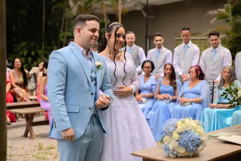 As melhores ideias e inspirações criativas de fotos de casamento registradas por fotógrafos profissionais de eventos da empresa Criativus Foto e Vídeo no Espaço Lindo Sítio & Eventos: Fotos do momento da cerimônia'
