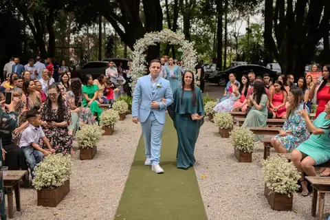 As melhores ideias e inspirações criativas de fotos de casamento registradas por fotógrafos profissionais de eventos da empresa Criativus Foto e Vídeo no Espaço Lindo Sítio & Eventos: Fotos do momento da cerimônia'
