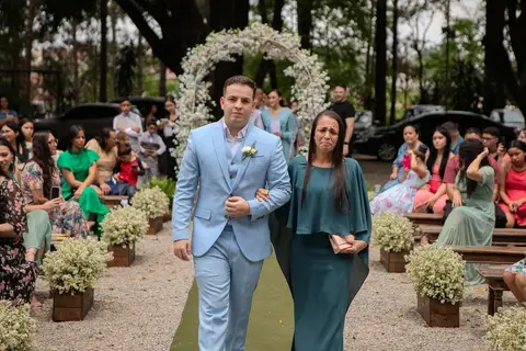 As melhores ideias e inspirações criativas de fotos de casamento registradas por fotógrafos profissionais de eventos da empresa Criativus Foto e Vídeo no Espaço Lindo Sítio & Eventos: Fotos do momento da cerimônia'