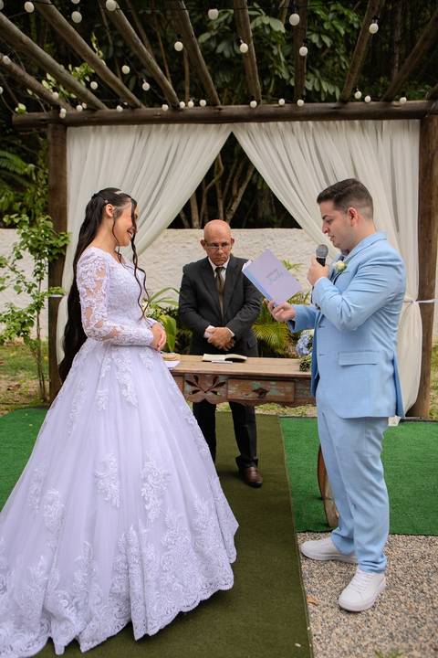 As melhores ideias e inspirações criativas de fotos de casamento registradas por fotógrafos profissionais de eventos da empresa Criativus Foto e Vídeo no Espaço Lindo Sítio & Eventos: Fotos do momento da cerimônia'