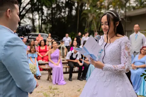 As melhores ideias e inspirações criativas de fotos de casamento registradas por fotógrafos profissionais de eventos da empresa Criativus Foto e Vídeo no Espaço Lindo Sítio & Eventos: Fotos do momento da cerimônia'