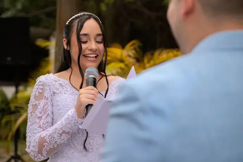 As melhores ideias e inspirações criativas de fotos de casamento registradas por fotógrafos profissionais de eventos da empresa Criativus Foto e Vídeo no Espaço Lindo Sítio & Eventos: Fotos do momento da cerimônia'